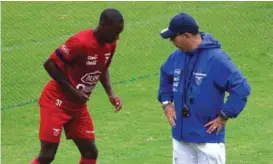  ?? (Foto: FEF) ?? LABOR. El preparador físico Elkin Sánchez hace un trabajo individual­izado con los jugadores.