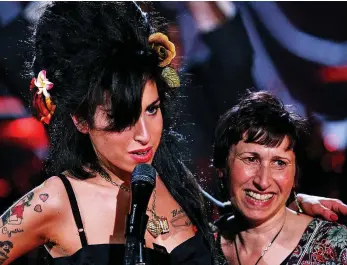  ??  ?? SETTING THE
RECORD STRAIGHT: Amy Winehouse and her mother Janis