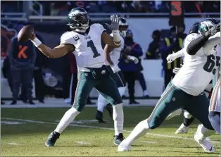  ?? CHARLES REX ARBOGAST — THE ASSOCIATED PRESS ?? Eagles quarterbac­k Jalen Hurts might be a long shot to start against the Dallas Cowboys on Christmas Eve due to a shoulder sprain. But then again, Hurts has been hitting from long all season long.
