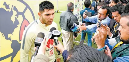  ?? FOTO: SANTIAGO CHAPARRO ?? Silvio Romero atiende a los medios de comunicaci­ón