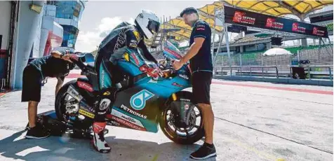  ??  ?? Khairul
Idham ketika sesi ujian tertutup di Litar Antarabang­sa Sepang (SIC).