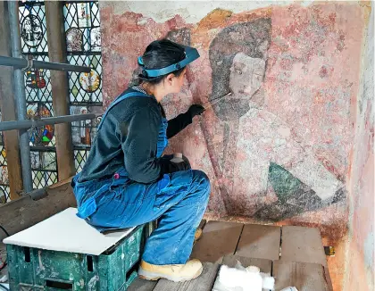  ?? Pics: Gareth Iwan Jones/english Heritage ?? Work is being carried out to conserve a rare medieval wall painting of St George at the 14th century Farleigh Hungerford Castle in Somerset, below