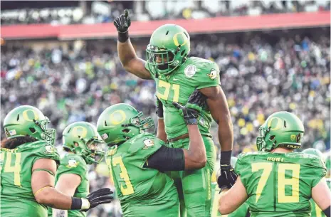  ?? GARY A. VASQUEZ, USA TODAY SPORTS ?? Oregon freshman running back Royce Freeman scored two touchdowns in the Ducks’ Rose Bowl victory against Florida State.