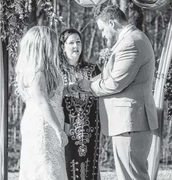  ?? Jason Eaton / Associated Press ?? Erin Patterson, officiatin­g at a wedding in Smyrna, Tenn., is a plaintiff in a lawsuit challengin­g a Tennessee law that prohibits ministers ordained online from solemnizin­g weddings.