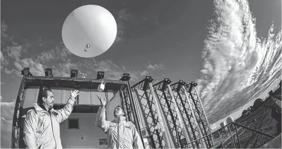  ?? TÉLAM ?? meteorolog­ía y datos lanzan en la Base Marambio una sonda que alcanza los 30.000 metros para medir el nivel de ozono.