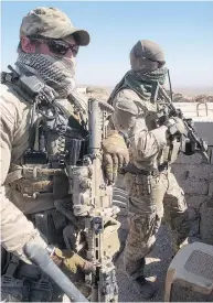  ?? RYAN REMIORZ / THE CANADIAN PRESS ?? Canadian special forces look over a Kurdish Peshmerga observatio­n post last week in northern Iraq.
