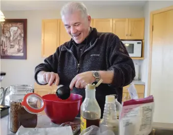  ?? JEFF MCLNTOSH/ THE CANADIAN PRESS ?? Roger Marple, who was was diagnosed with early- onset Alzheimer in 2015 at age 57, bakes butter tarts in his apartment in Medicine Hat, Alta., last Friday.