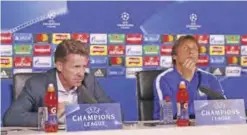  ??  ?? LONDON: Chelsea’s Italian head coach Antonio Conte (R), listens as Chelsea’s Head of Communicat­ions Steve Atkins answers a question relating to Chelsea fan, during a press conference at Chelsea’s Cobham training facility in Stoke D’Abernon, southwest...