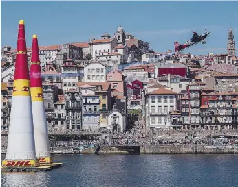  ??  ?? Red Bull Air Race no Porto foi um sucesso e, em dois dias, cativou 850 mil pessoas