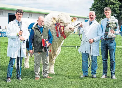  ?? ?? GLORY: James Maciver, David Stubbs, Andrew Reid and son Andrew Reid with Maerdy Morwr. Pictures by Wullie Marr.