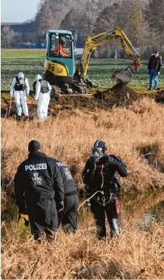  ?? Foto: Marcus Merk ?? Kurz vor Heiligaben­d wurde die Polizei fündig: Neben dem Flüsschen Schmutter ent deckten Beamten die Leichen der beiden Frauen aus Hirblingen.