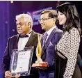  ??  ?? Altair Directors Jaideep Halwasiya and Pradeep Moraes receive the award from SPARK Architects Partner and Asia Property Awards, Singapore Head Judge Lim Wenhui