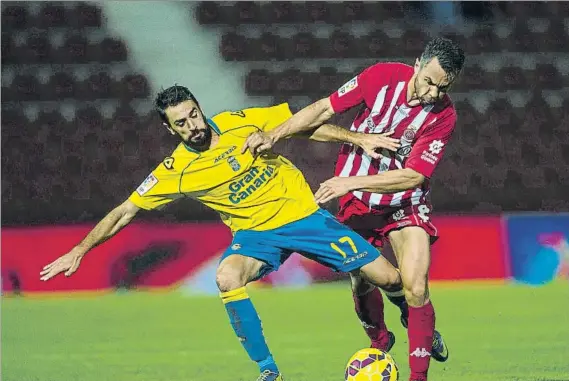  ?? FOTO: PERE PUNTÍ ?? Eloi Amagat ya sabe lo que es disputar un Girona-Las Palmas en Montilivi, pero lo hizo cuando ambos conjuntos estaban todavía en Segunda División