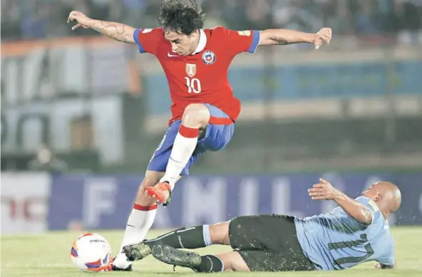  ?? FOTO: PHOTOSPORT ?? Valdia ante Uruguay, en noviembre de 2015 en el último partido que jugó por la Selección.