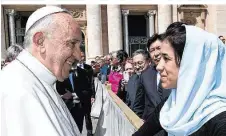  ??  ?? Nadia Murad beim Papst, mit Kanzler Kurz bei der OSCE-Konferenz in Wien: „Der IS hält immer noch 3000 Frauen gefangen“