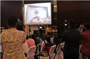  ?? Photo by Juidin Bernarrd ?? T. M. Thomas Isaac interacts with the UAE media through video conferenci­ng about Kerala’s savings scheme, KSFE Pravasi Chitty, on Tuesday. —