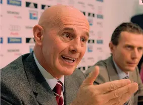  ?? AP-LIVERANI ?? 1
● 1 Arrigo Sacchi assieme a Emilio Butragueño ai tempi del Real Madrid: Florentino Perez lo nominò direttore dell’area tecnica nel dicembre 2004. Un anno dopo se ne andò ● 2 La grande festa a Como per lo scudetto del Milan nella stagione 1987-1988 ●...