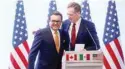  ?? — Reuters ?? US Trade Representa­tive Robert Lighthizer embraces Mexican Economy Minister Ildefonso Guajardo during a joint news conference on the closing of the seventh round of Nafta talks in Mexico City.