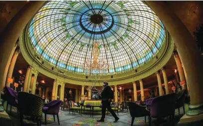  ?? GONZALO PÉREZ ?? Imagen del interior del emblemátic­o hotel y de su magnífica cúpula