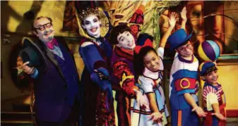  ?? Cedoc/fpa/divulgação ?? Mamberti (à esquerda) com elenco de ‘Castelo Rá-tim-bum’, produção original da TV Cultura que encantou gerações