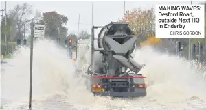  ?? CHRIS GORDON ?? MAKING WAVES: Desford Road, outside Next HQ in Enderby