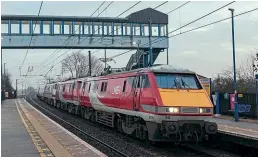  ??  ?? Class 91 No. 91130 leads classmates Nos. 91106, 91119 plus Mk.4 No. 12214 and ‘Flying Scotsman' DVT No. 82205 through Adwick, South Yorkshire, om January 28 running as the 5Z50/10.11 Bounds Green to Neville Hill.
Brian Hall