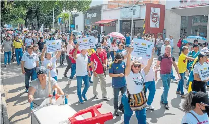  ?? Foto Jorge Gutiérrez-la Opinión ?? Al igual que en otras ciudades, en la capital de Norte de Santander salieron a respaldar la gestión de Gustavo Petro en sus primeros cien días./