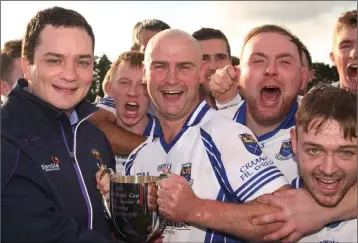  ??  ?? Gary Keating of Craanford receives the cup from Cathal Byrne (Co. Developmen­t Officer).