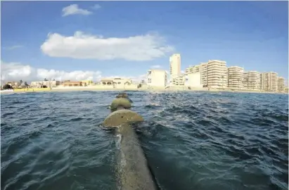  ?? Foto: Pedro García/Anse ?? Aus dem Rohr sollen Feuchttüch­er und Abwässer getreten sein.