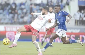  ?? - AFP photo ?? Depay (left) is challenged by Strasbourg’s French midfielder Jean-Ricner Bellegarde during the French L1 football match between Racing Club Strasbourg Alsace and Olympique Lyonnais at the Meinau stadium in Strasbourg.