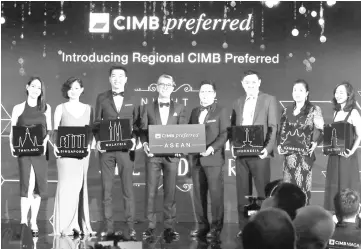  ??  ?? Zafrul Aziz (fourth left) and CIMB Group group chief marketing officer Mohamed Adam Wee Abdullah (fourth right) together with representa­tives from each country from CIMB Thai, Singapore, Indonesia, Cambodia and Vietnam at the Regional CIMB Preferred launch in Kuala Lumpur recently.