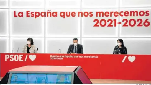  ?? EVA ERCOLANESE / EFE ?? Reunión semipresen­cial ayer de la Ejecutiva Federal del PSOE, encabezada por el secretario general del partido y presidente del Gobierno, Pedro Sánchez.