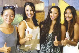  ?? JUN MENDOZA ?? Participan­ts in the Fit to Hit beach volley tournament, from left, teammates Bea Tan and Alexa Micek, and Lindsay Dowd and Charo Soriano, flash the thumbs-up sign during the event launch at PSA Forum at Shakey’s Malate.