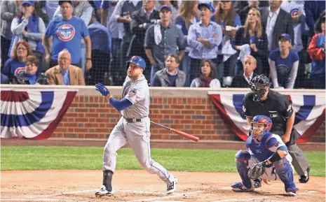  ?? CAYLOR ARNOLD, USA TODAY SPORTS ?? Lucas Duda admires his home run that provided the Mets with three of their four first-inning runs Wednesday against the Cubs.