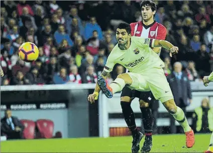  ?? FOTO: MANEL MONTILLA ?? Luis Suárez intentó buscar el gol pero no lo encontró El uruguayo dispuso de una de las ocasiones más claras del Barça
