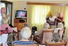  ?? Picture: FAITH QINGA ?? LIVELY JAM SESSION: Damant Lodge residents were all dressed up to enjoy a musical jam session to ABBA’s hit singles