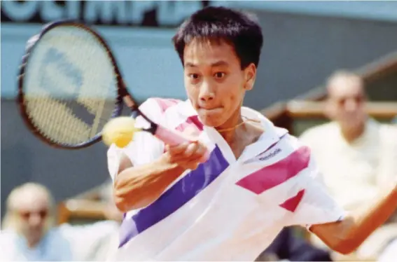  ??  ?? Top: In this June 9, 1989, file photo, Michael Chang makes a return during his match against Ivan Lendl in the men's singles final at the French Open tennis championsh­ips in Paris. (AP Photo/File)