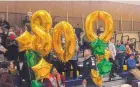  ?? JAMES YODICE/JOURNAL ?? Hope Christian fans at Highland lined up balloons after head coach Jim Murphy earned his 800th career win Friday.