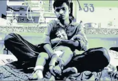  ?? DEEPAK GUPTA/HT ?? A child being looked after by medical staff at the Encephalit­is ward of the BRD medical centre, Gorakhpur, August 13