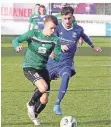  ?? FOTO: HERMANN ?? Linus Dersch (l.) und Ferhat Cavusman sehen sich zum Auftakt.