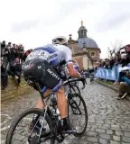  ??  ?? Trentin climbs the Muur en route to ninth in the 2019 Omloop Het Nieuwsblad