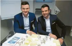  ??  ?? Sind im Krumbacher Immobilien­bereich seit eineinhalb Jahren erfolgreic­h: die Inhaber der PS Finanz GmbH und Brüder Georg (links) und Johann Schlachter.