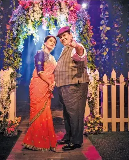  ??  ?? Actor Satish Kaushik and Meghna Malik as Mr & Mrs Murarilal in Mr & Mrs Murarilal recently staged at the Satya Sai Auditorium in Delhi.