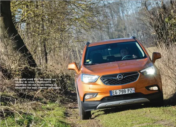  ??  ?? Un spoiler avant bien bas comme une hauteur de caisse s’établissan­t à seulement 160 mm du sol limitent les excursions aux seuls chemins carrossabl­es.