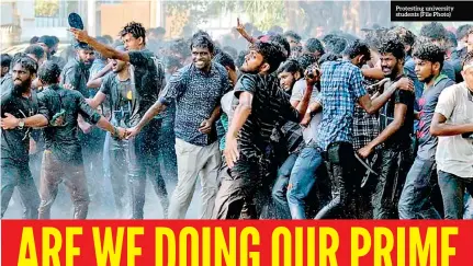  ?? ?? Protesting university students (File Photo)