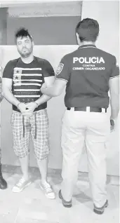  ??  ?? Kelvis Fernando Rodrigues, alias Cabelo, cigarrille­ro aliado al PCC, tras su captura, en octubre del 2018.