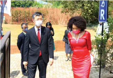  ?? | SUPPLIED ?? JAPAN’S Ambassador to South Africa, Maruyama Norio and Human Settlement­s, Water and Sanitation Minister Lindiwe Sisulu.