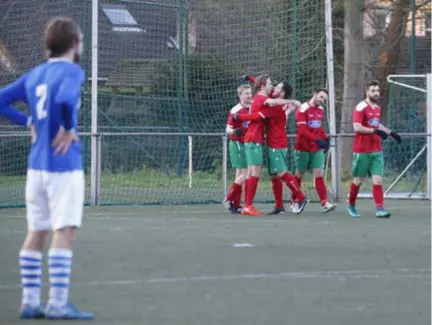  ?? FOTO KOEN FASSEUR ?? Lint viert de 03 van Deweerdt op het veld van Mariaburg.