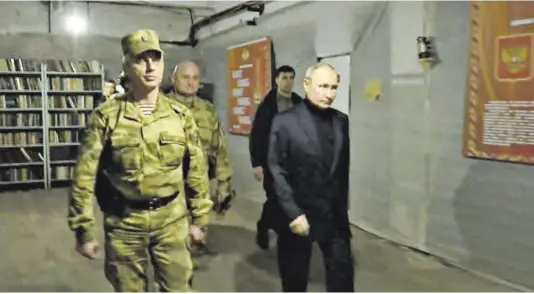  ?? El Periódico ?? Vladímir Putin, durant la seva visita a la caserna de la Guàrdia Nacional Vostok a Lugansk, dilluns.