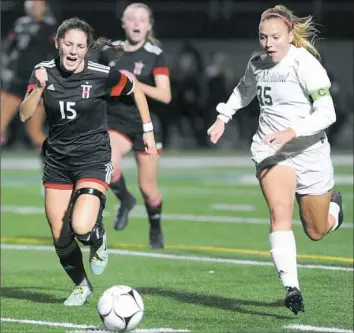  ?? Alexandra Wimley/Post-Gazette ?? Upper St. Clair’s Angela Belack, left, races Pine-Richland’s Alaina Kalin to the ball in a WPIAL Class 4A quarterfin­al match Wednesday night. Upper St. Clair pulled out a 4-3 win in overtime.